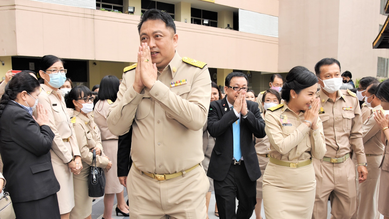 “สุชาติ-นฤมล” ไหว้สิ่งศักดิ์สิทธิ์ ปัด เกาเหลา ยัน อยู่กันอย่างพี่น้อง 