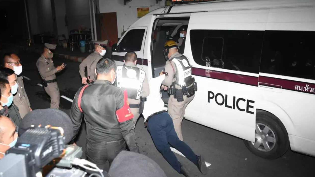 ศาลออกหมายเรียก อานนท์-ไมค์ ไต่สวนผิดเงื่อนไขประกันตัว "ห้ามปลุกม็อบ"