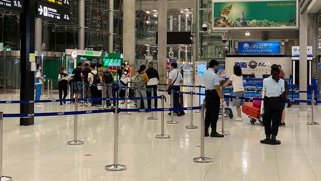 6 เที่ยวบินลงสุวรรณภูมิ ผู้โดยสารทั้งหมด 866 คน พบมีไข้สูง 7 ราย