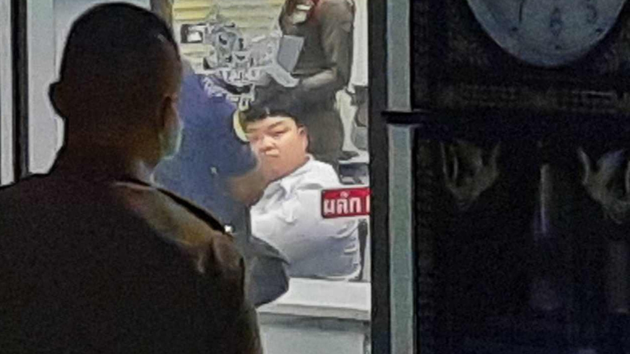 รองผบช.น. แจงจับ "เพนกวิน" ทำตามขั้นตอนกฎหมาย แจ้ง 7 ข้อหา 