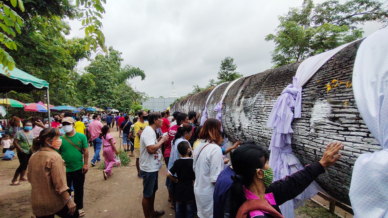 ส่อง "เลขเด็ด" ขันน้ำมนต์มงคล "แม่ย่าตะเคียนทอง" คอหวยเห็นเลขโผล่ 3 ตัว