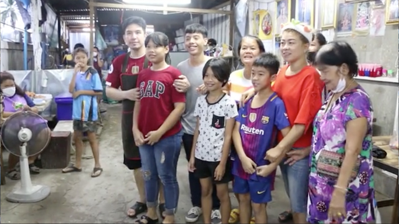เจ๊ร้านโจ๊กขอนแก่นเฮง ถูกที่ 1 รับ 12 ล้าน เปิดร้านให้กินฟรี 1 วัน