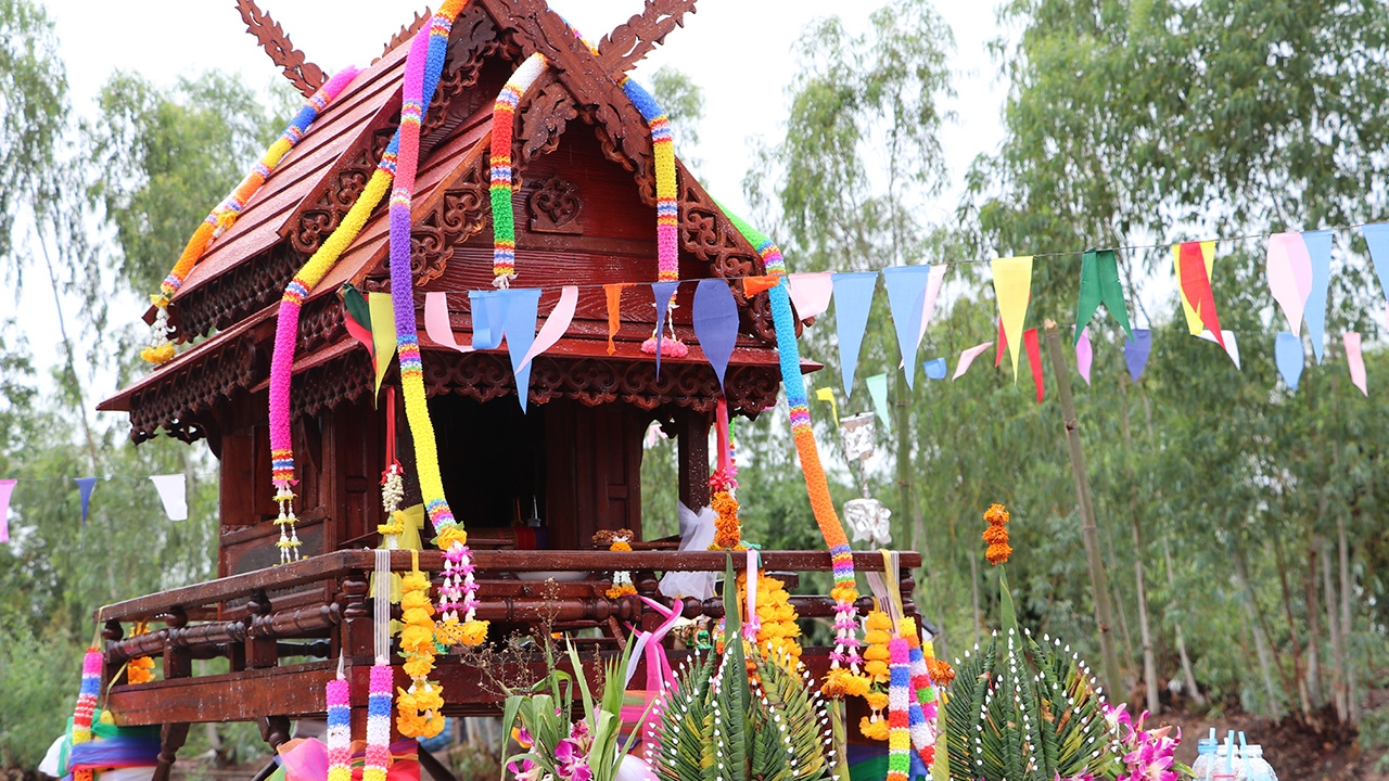 คอหวยไม่พลาดขอเลขเด็ด ต้นยางนาเจ้าแม่ทิพย์เกสร ได้เลขเบิ้ลแถมเลขมงคล