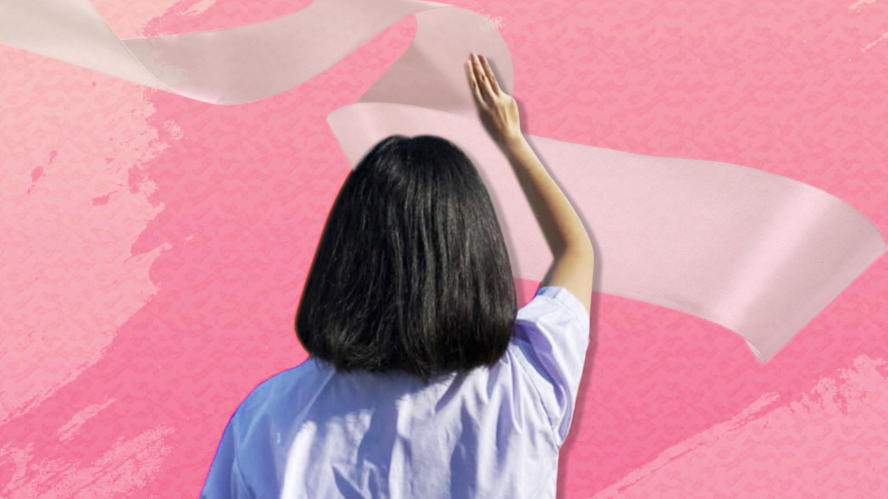 เคารพธงชาติเช้านี้ มัธยมยังชูสามนิ้ว-ติดโบขาว อ้างแสดงออกเชิงสัญลักษณ์