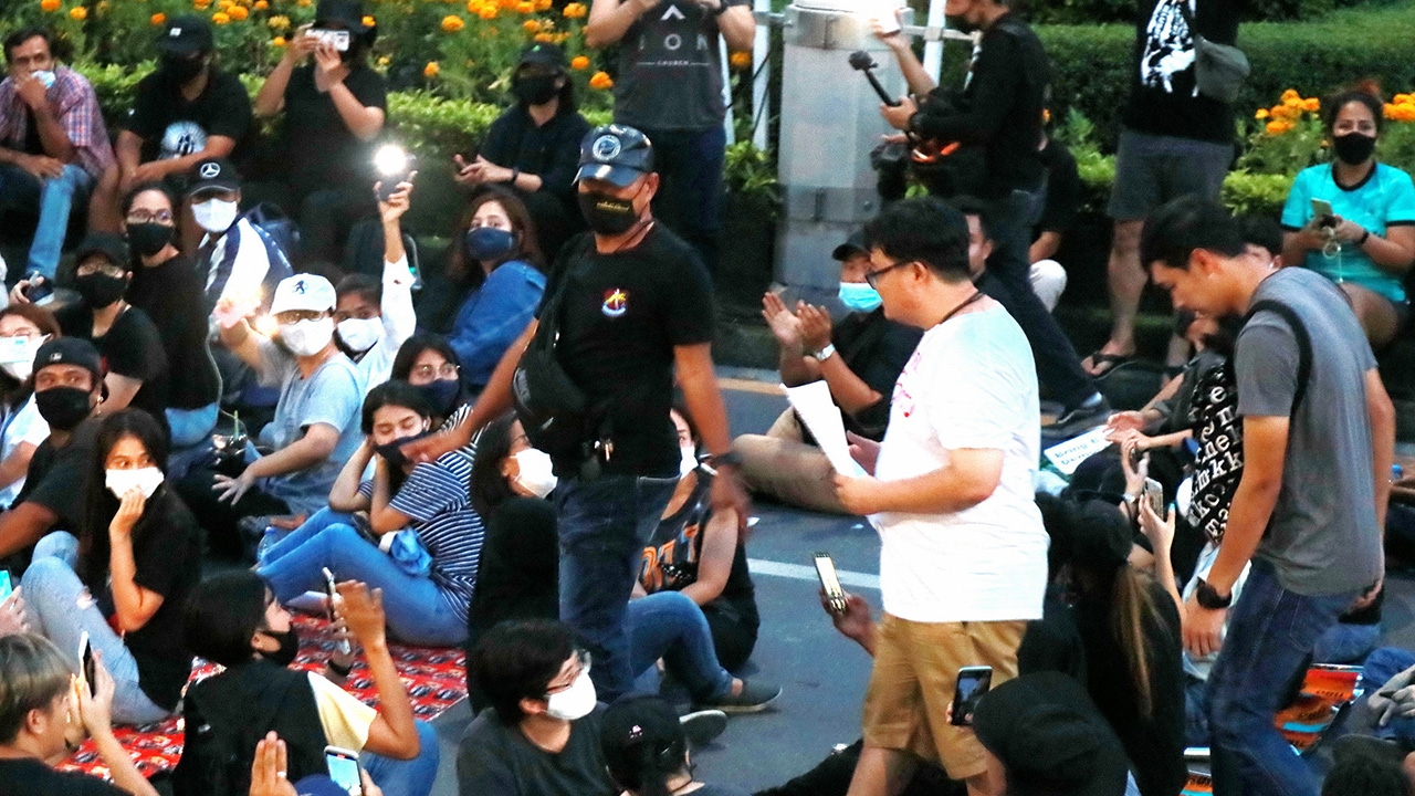 ตำรวจจ้องถอนประกัน “เพนกวิน” โผล่ร่วมม็อบประชาชนปลดแอก ไปทำอะไร