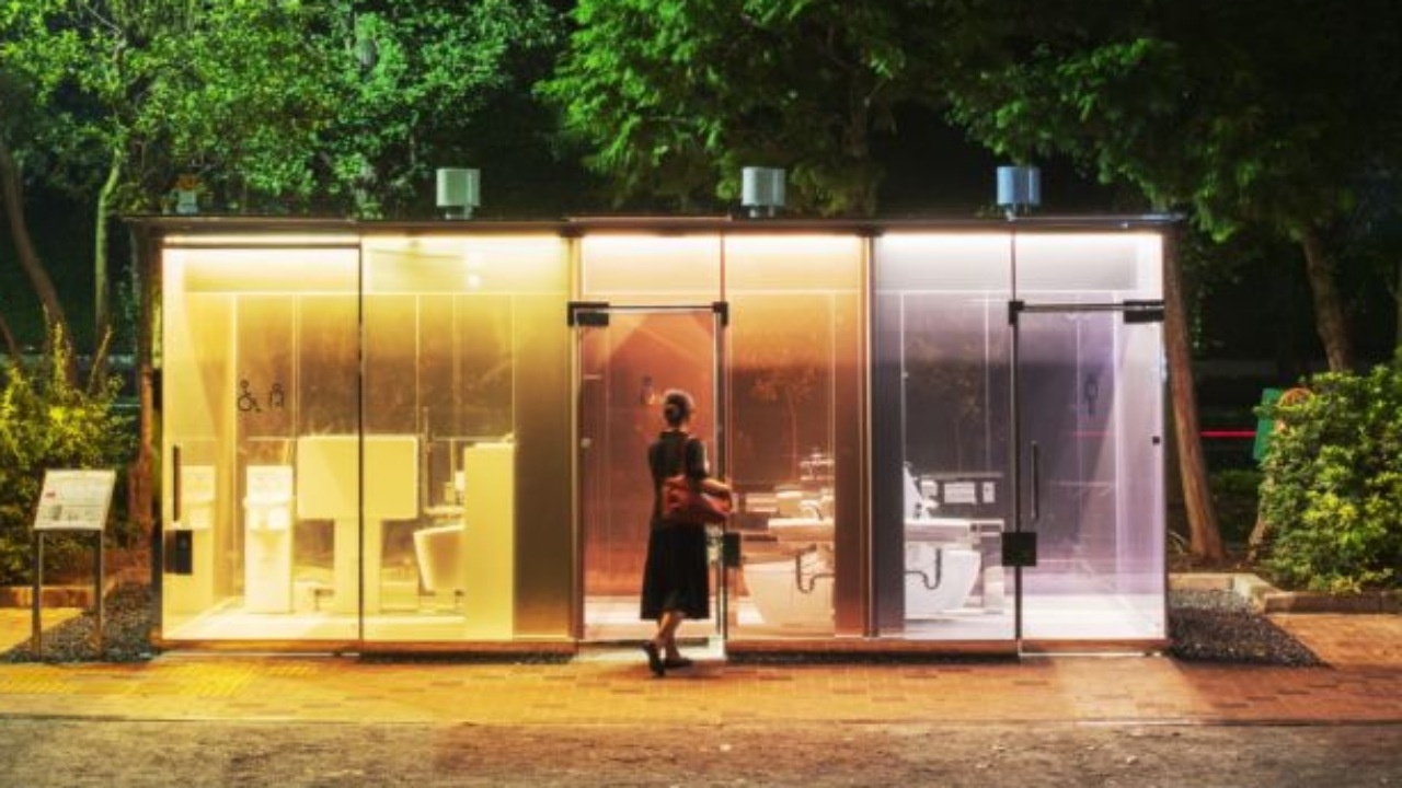 ไอเดียล้ำ ห้องน้ำกระจกใส ทึบแสง กลางเมืองโตเกียว