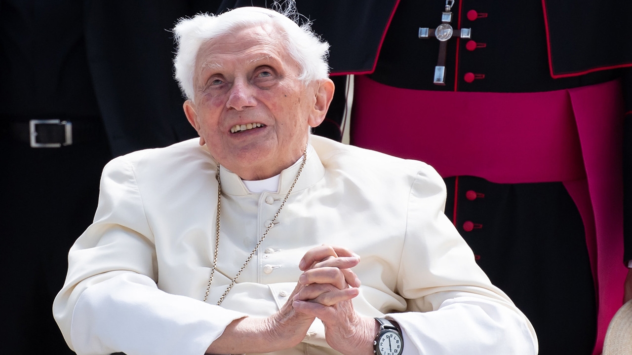 อดีตโป๊ปเบเนดิกต์ที่ 16 ป่วยหนักโรคงูสวัด หลังเยี่ยมพี่ชายที่เยอรมนี