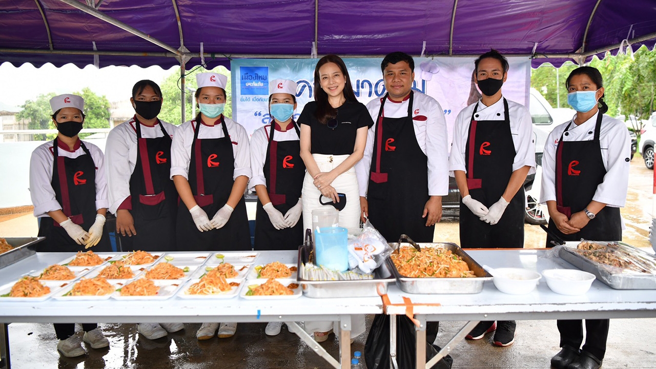 "มาดามแป้ง" ตั้งครัวมาดาม ช่วยน้ำท่วมเมืองเลย หลังจับมือท่าเรือ