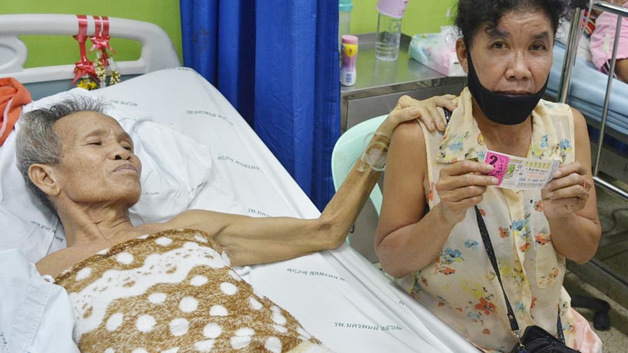 คนเฮงได้รวย ป้านครพนมถูกรางวัลที่ 1 ได้ 6 ล้านเผยซื้อเลขเตียงคนไข้ 91 