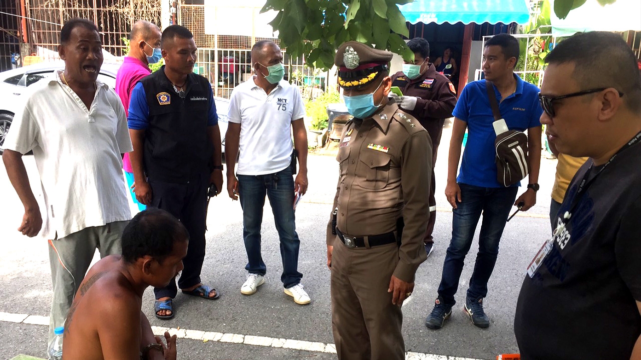 คลั่งสยอง หนุ่มป่วยประสาท อาการกำเริบ ปาดคอตาเหวอะ นอนตายคาบ้าน