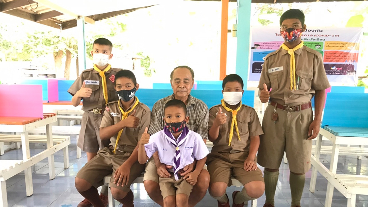 ชื่นชม อดีตภารโรงวัย 69 เกษียณแล้วยังทำหน้าที่เดิม ช่วยโรงเรียน