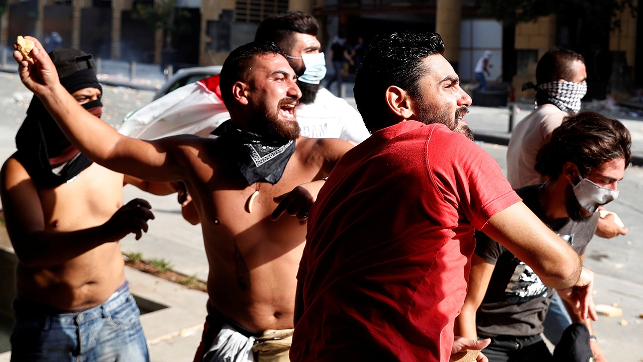 เบรุตเดือด ม็อบแค้นรัฐบาลเดินขบวน-ปะทะตำรวจ บุกยึดตึกกระทรวงต่างประเทศ