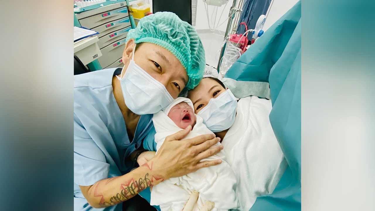 พล แคลช สุดตื่นเต้น ภรรยาคลอดลูกชายคนที่ 2 ตั้งชื่อน่ารัก น้องพูน