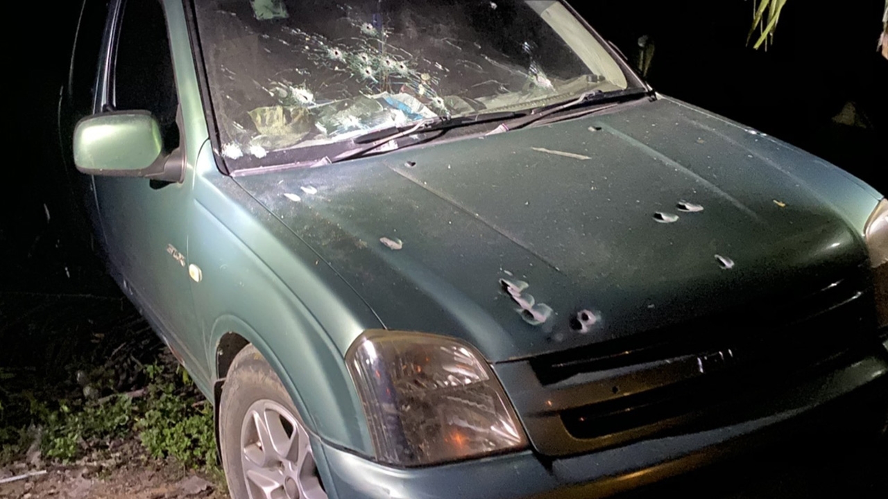 โจรใต้ดักซุ่มยิงจ่านาวิกฯบาดเจ็บ รถกระบะพรุนหน้าบ้านเพื่อนที่ อ.บาเจาะ