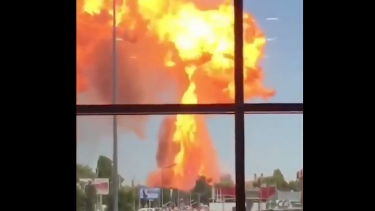 ช็อก ระเบิดใหญ่ที่ปั๊มแก๊สรัสเซีย ลูกไฟพุ่งขึ้นฟ้า เจ็บ 13 ราย (คลิป)