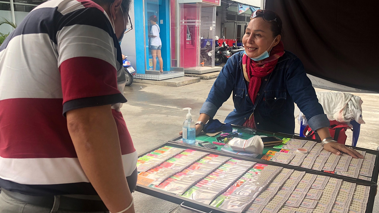 เจ๊เกียว เปิดใจ ถูกบุคคลอ้างตัวเป็นเจ้าหน้าที่ ปคม. ล่อซื้อ จับปรับขายหวยแพง