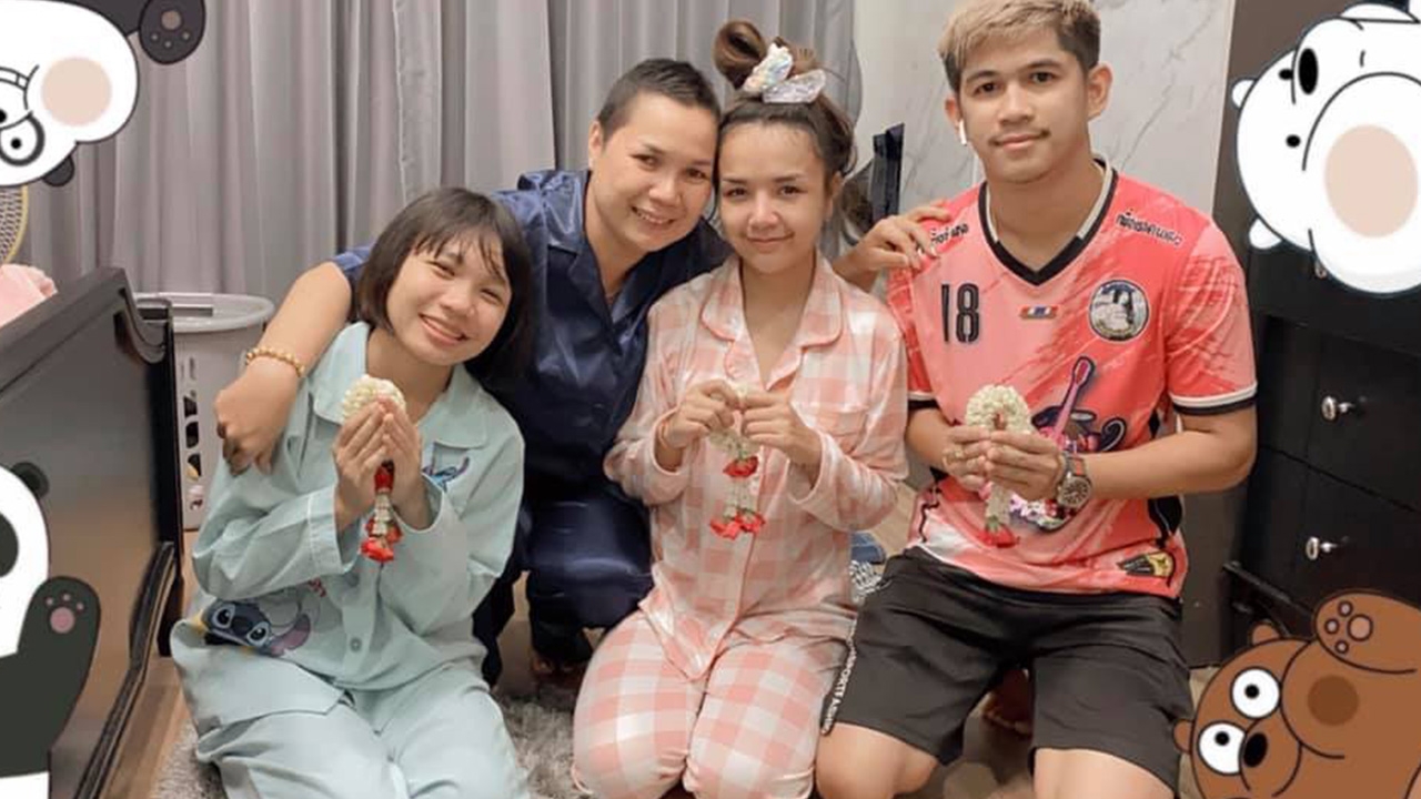 เจนนี่ พา เนเงิน-ลิลลี่ นำพวงมาลัยไหว้ แม่เกตุ ชาวเน็ตยังแซะไม่เลิก