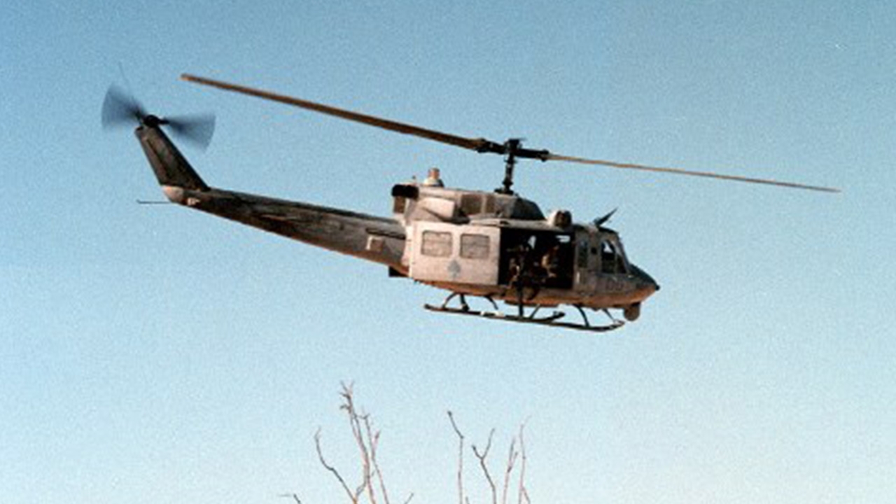 ระทึก กระสุนปืนพุ่งใส่ ฮ.กองทัพสหรัฐฯ เหนือฟ้าเวอร์จิเนีย นักบินบาดเจ็บ