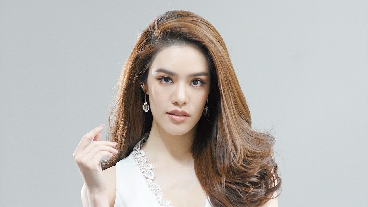 "เกรซ" คบแฟนเด็กกว่าไร้ปัญหาช่องว่าง เผยละคร "เริงริตา" เนื้อหา 18+