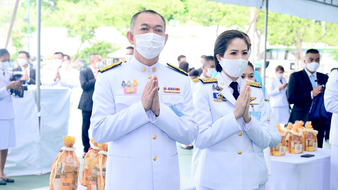 รมว.เกษตรฯ ร่วมพิธีทำบุญตักบาตร ถวายเป็นพระราชกุศล วันแม่แห่งชาติ