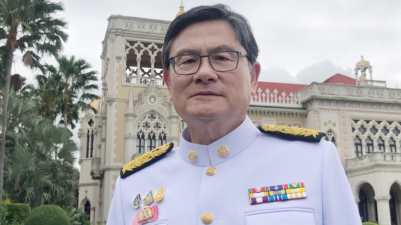 “เอนก” เผย "ในหลวง" พระราชทานกำลังใจ ทำหน้าที่ให้ดี หลังเข้าถวายสัตย์ฯ 