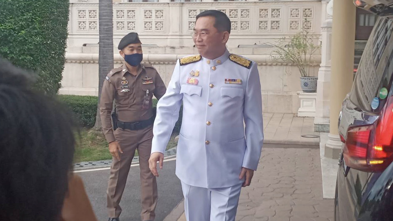 ครม.ใหม่ ประยุทธ์ 2/2 พร้อมหน้า ถ่ายรูปทำบัตร ก่อนเข้าถวายสัตย์ "ในหลวง" 