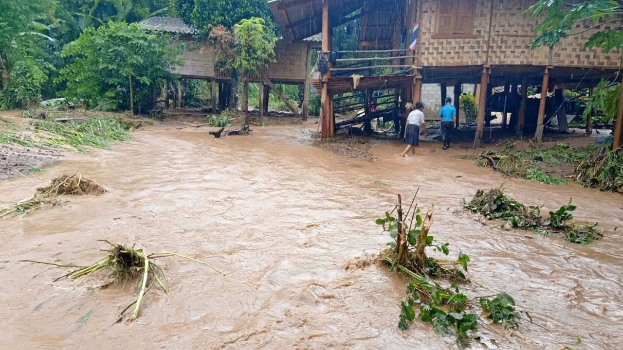 เตือนพื้นที่เสี่ยง "เหนือ-อีสาน" รับมือฝนหนัก ระวังน้ำป่า ดินถล่ม
