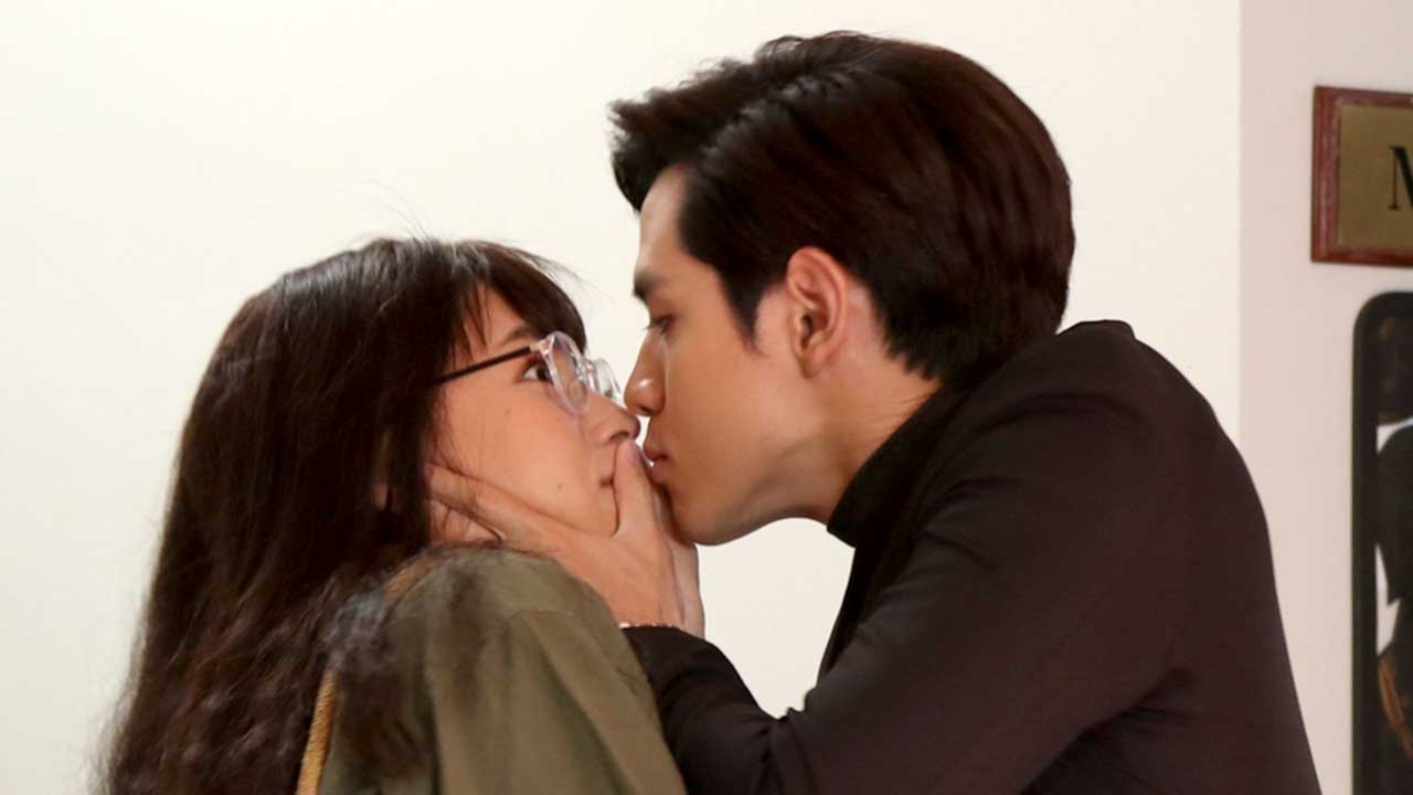 "ฟิล์ม" โชว์จูจุ๊บ "บี" สวีตหวาน ไม่แคร์สื่อ ใน "ฉันชื่อบุษบา EP.3"