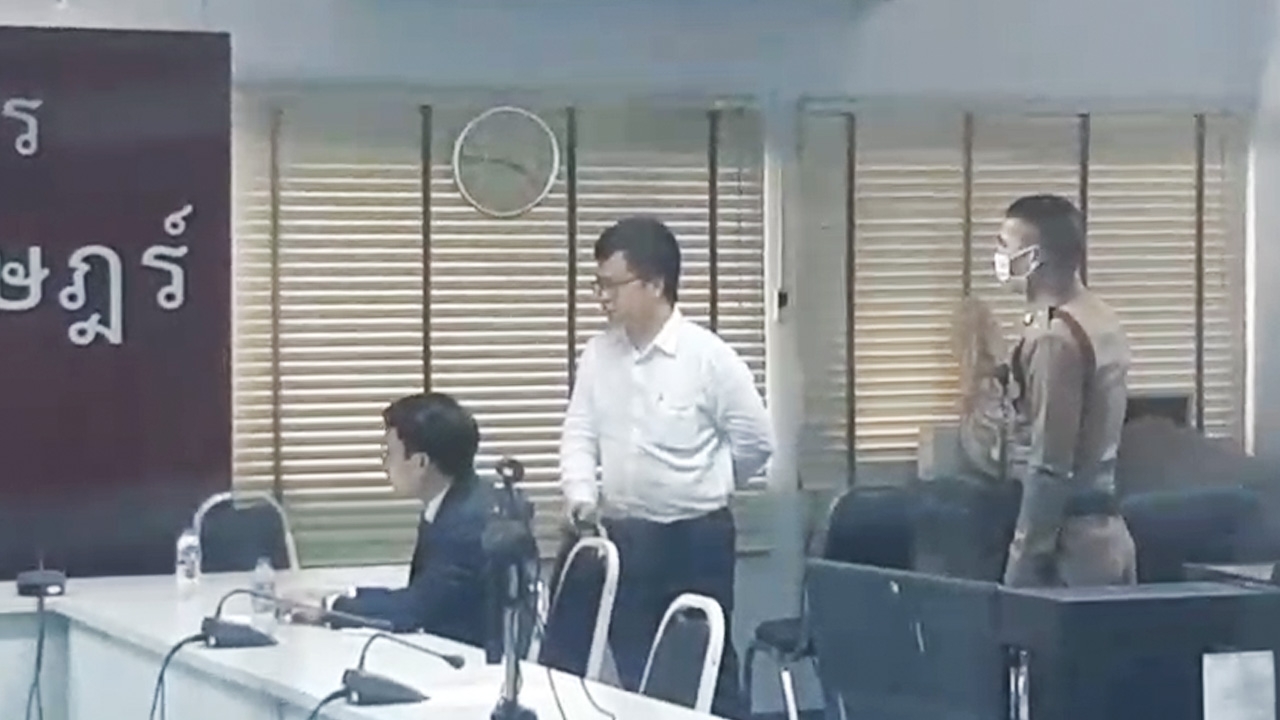 ตร.กางหมาย 7 ข้อ รวบ "ทนายอานนท์" งานเข้า ถูกยื่นถอดชื่อ พ้นวิชาชีพ