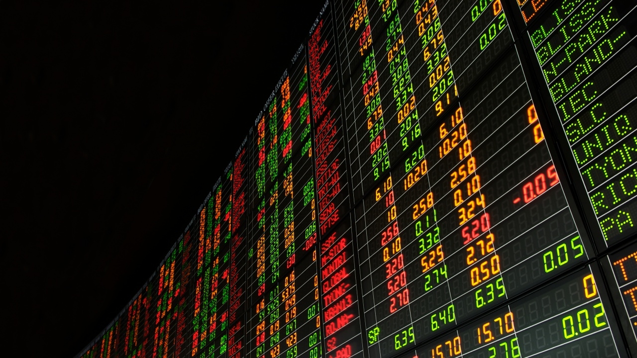 หุ้นไทยวันนี้ ปิดตลาดเช้า ปรับลด 6.98 ดัชนีอยู่ที่ 1,326 จุด