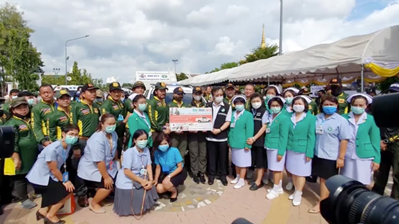 ปิดฉาก "Save Ubon 2019" แฝดนักบุญมอบรถพยาบาล-เรือกู้ภัย ตามสัญญา