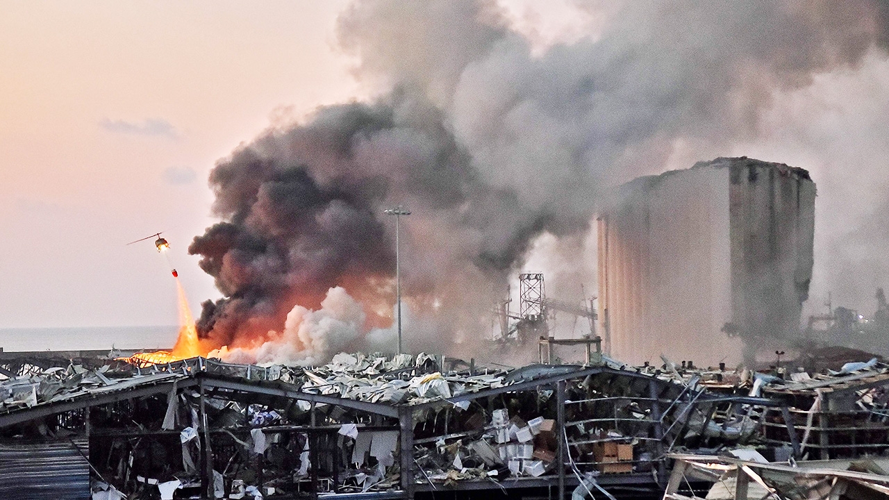 เผยคลิประยะใกล้สุด ระเบิดเบรุต สามีภรรยารอดปาฏิหาริย์ บึมร่างกระเด็น