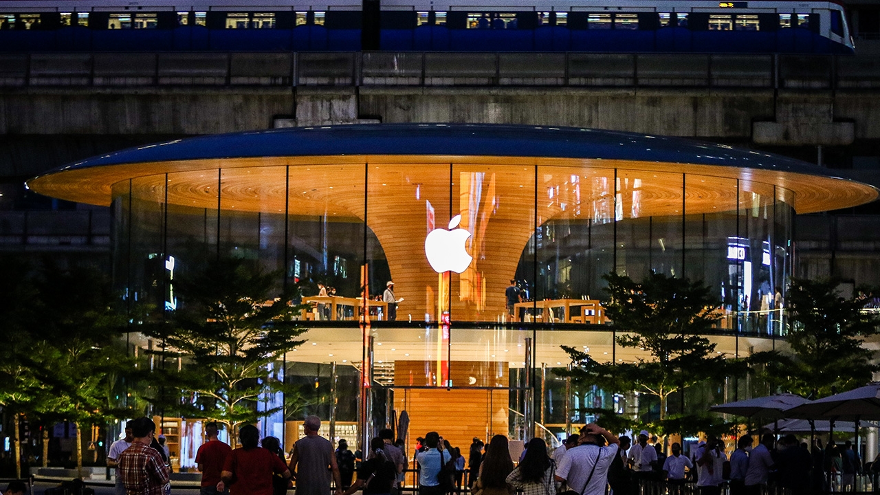 ผ่าดีไซน์ "ทรงกลม" Apple Store ไทย เหมือนแต่ต่าง Steve Jobs Theater 