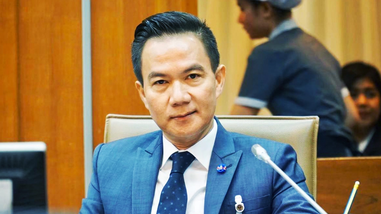 “การุณ” เตือน “บิ๊กแดง” วาทกรรมชังชาติ เหมือนราดน้ำมันเข้ากองไฟ