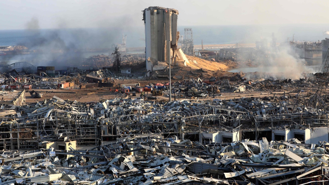 ราวสมรภูมิรบ ส่งโดรนสำรวจเบรุตเสียหายยับ ทางการคุมตัวจนท.ท่าเรือแล้ว