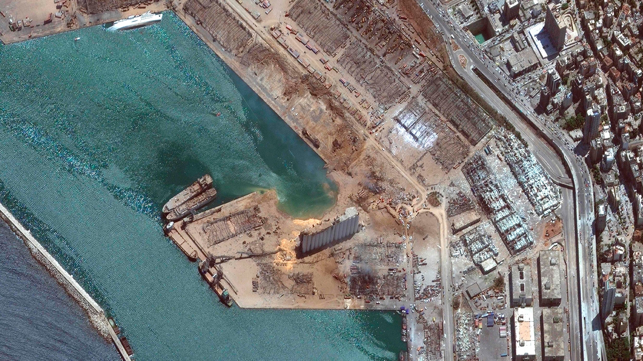 สะพรึง ระเบิดเบรุตทำท่าเรือแหว่ง รบ.ประกาศภาวะฉุกเฉิน ยอดตายพุ่ง 135 ศพ