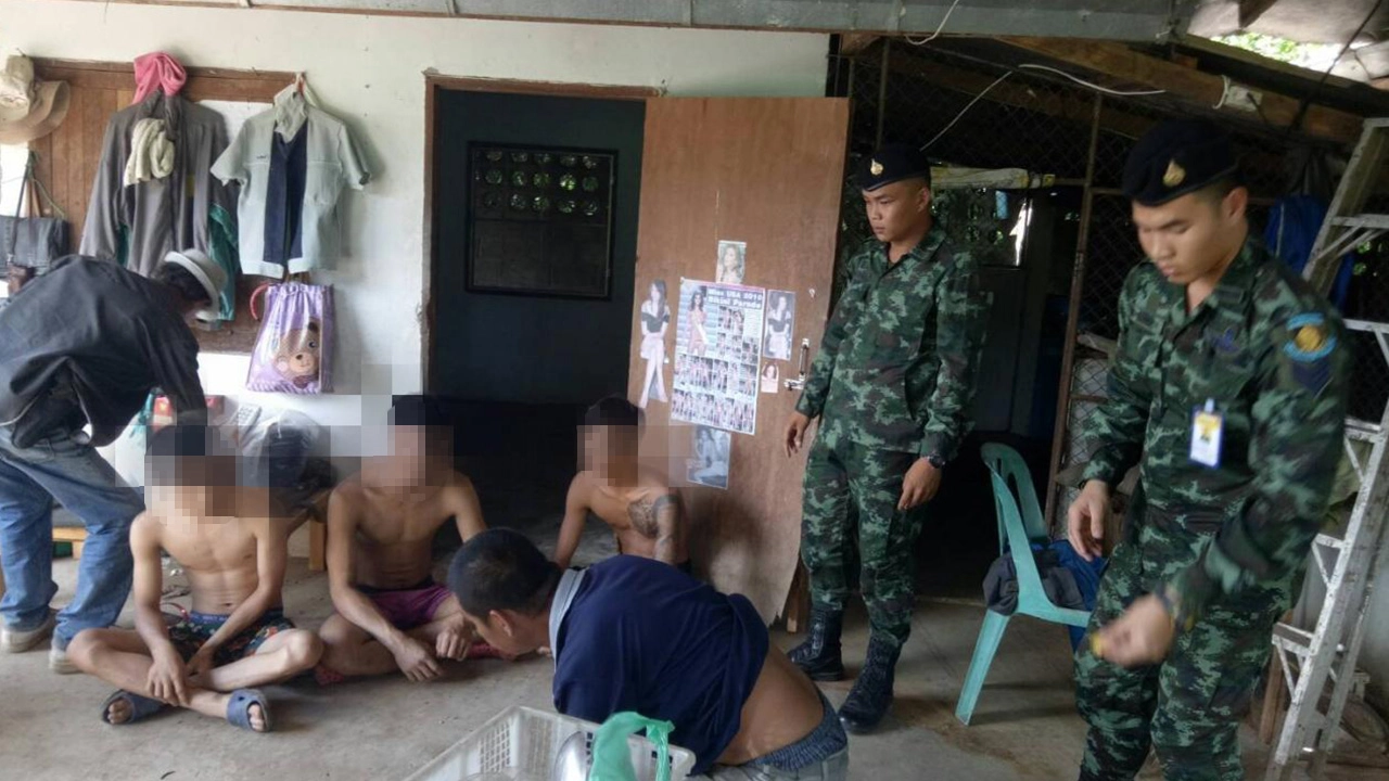 อดีต สจ. เพิ่งออกคุก 10 เดือน หัวโจกนำวัยรุ่นลำพูน มั่วยา รวบคาสวนลำไย!