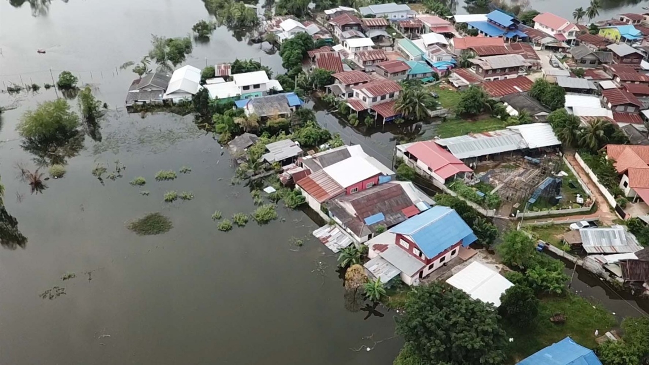 เขื่อนอุบลรัตน์ เพิ่มระบายน้ำตามแผนขั้นบันได ท่วมเขตเมืองขอนแก่น