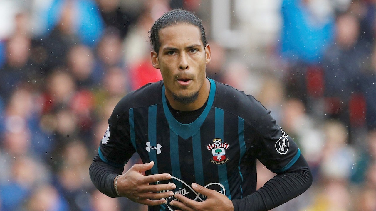 จองเวรไม่เลิก! บาร์ซาจ้องปาดหน้าหงส์ซิว 'ฟาน ไดจ์ค' ช่วงปีใหม่