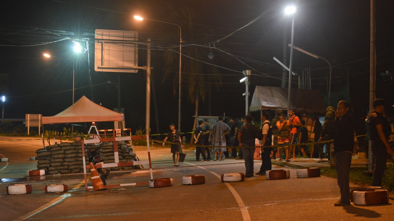 โจรใต้ยิงจุดตรวจ เจาะร่างหนุ่มมาเลย์ดับ บึมซ้ำหวังสังหารเจ้าหน้าที่