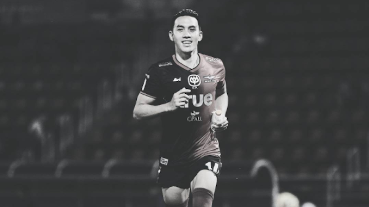 'ลีซอ' โพสต์ไอจี น้อมรำลึกถึง 'ในหลวง รัชกาลที่ 9'