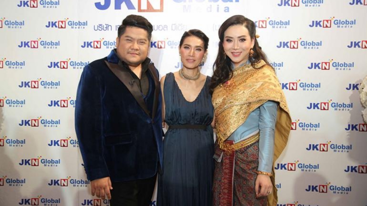 ตู่-เบน ชวนโหลดฟรีเพลง “ความสุขความทรงจำนิรันดร์” สื่อความรู้สึกถึง ร.9