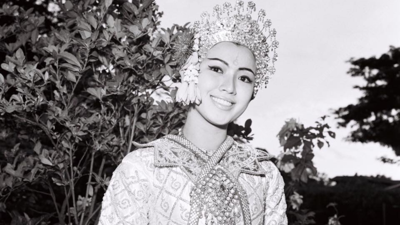 รำฉุยฉายพราหมณ์ สวยงามไร้กาลเวลา จากนางงามระดับจักรวาล 