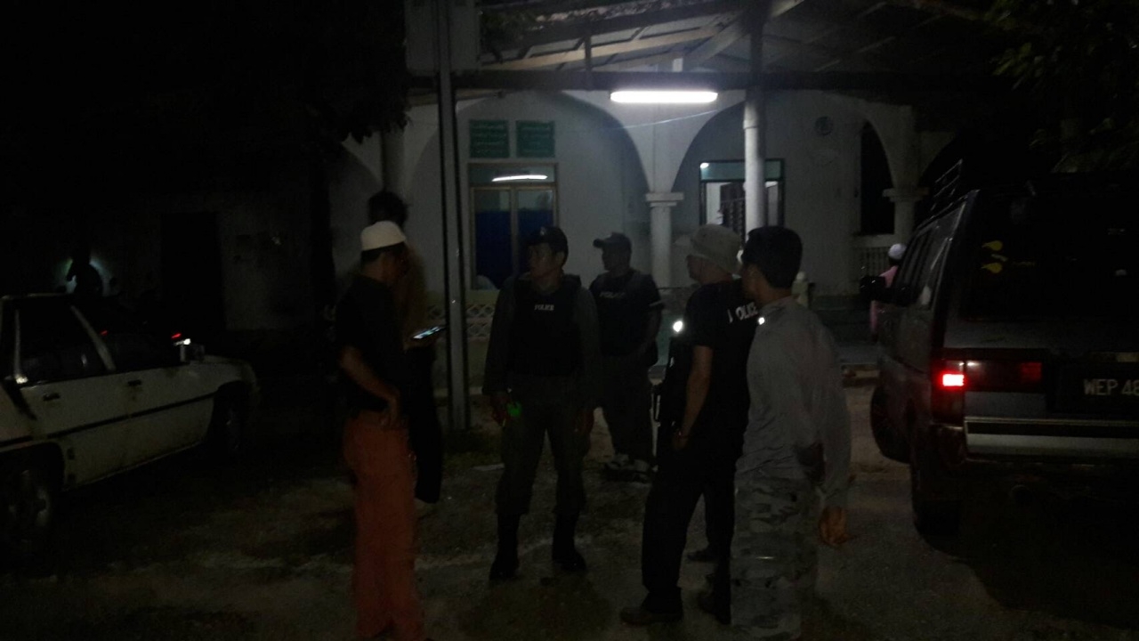 คนร้ายขี่จยย.ยิง 3 นัดซ้อน เดชะบุญรอดหวุดหวิด ขณะทำละหมาด ที่นราธิวาส