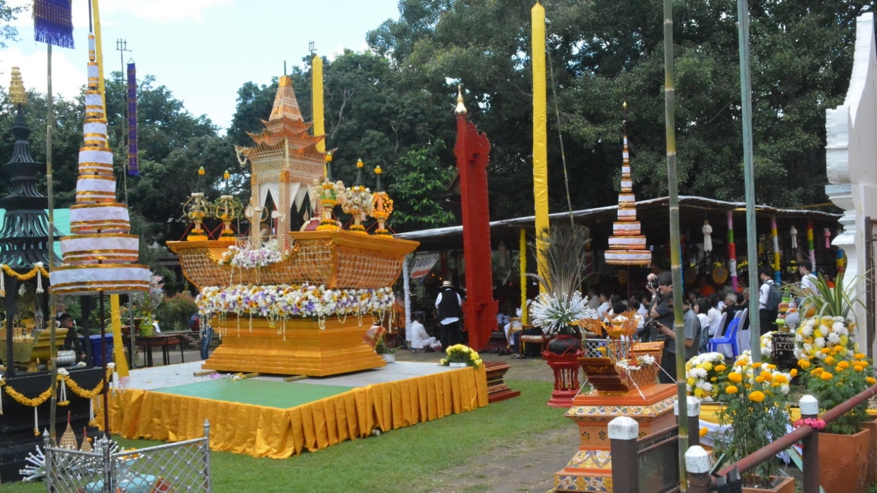 คณะสงฆ์เชียงใหม่จัดพิธีถวายสะเปาคำ เพื่อถวายเป็นพระราชกุศลในหลวง ร.9