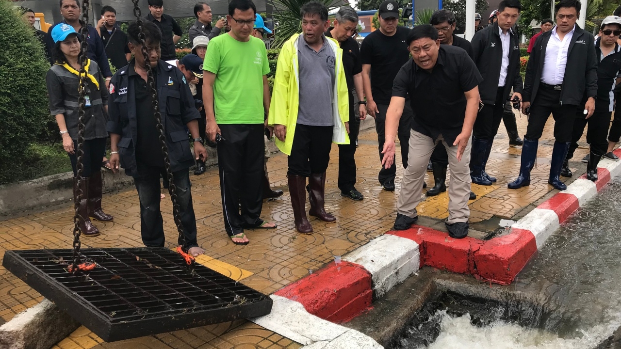 ผู้ว่าฯ'อัศวิน' ขอโทษคนกรุงรับพิษฝนกระหน่ำ น้ำระบายไม่ทัน ยันทำเต็มที่