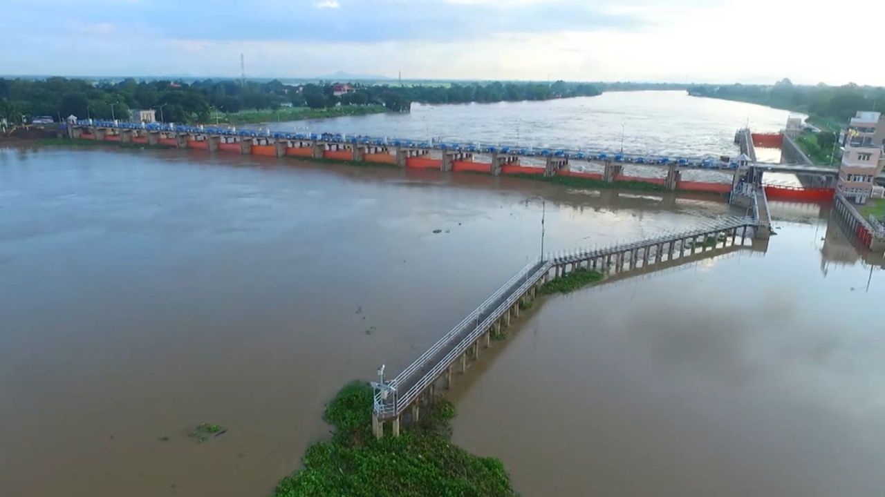 น้ำท่วมพื้นที่ท้ายเขื่อนเจ้าพระยา ชัยนาท-สิงห์บุรี ยันไม่หนักเท่าปี 54
