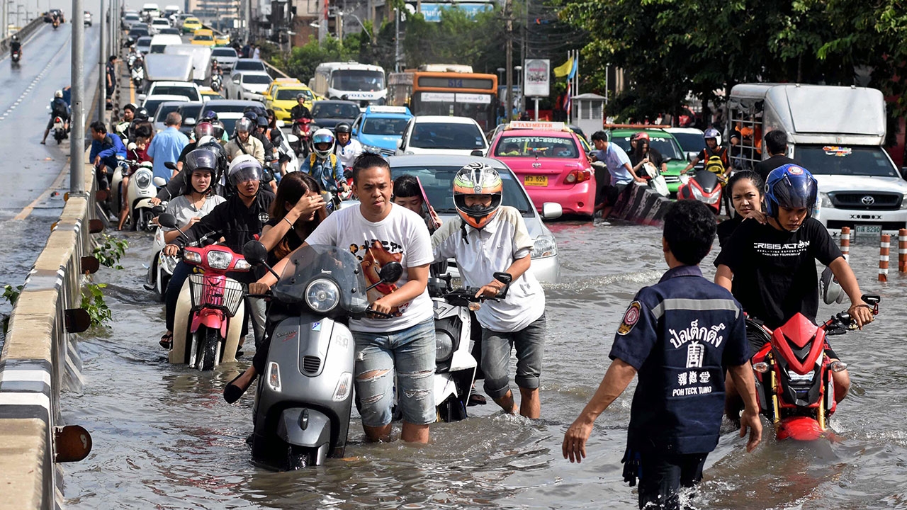 ทุลักทุเล