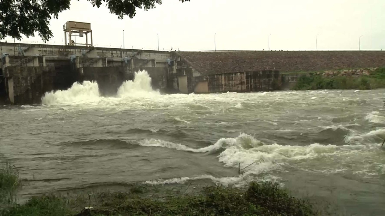 ฝนตกหนัก! ระดับน้ำเขื่อนอุบลรัตน์ สูงกว่าร้อยละ 104 จ่อระบายเพิ่ม