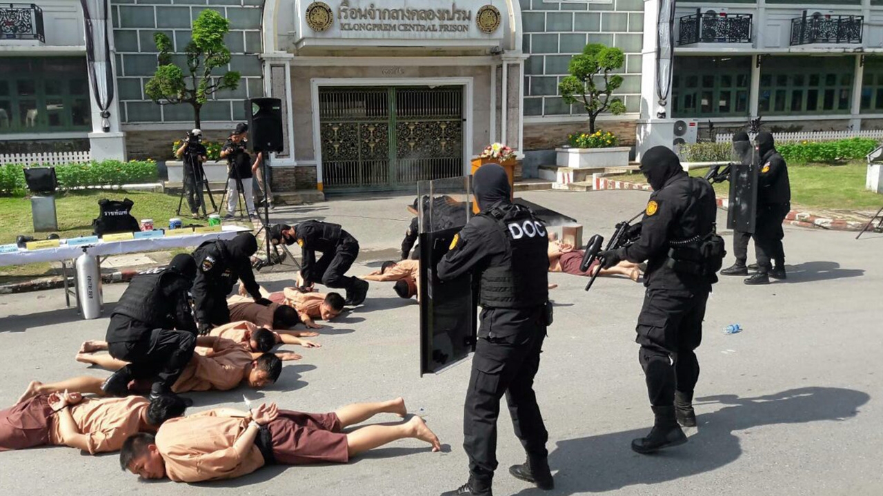 สาธิตยุทธวิธี